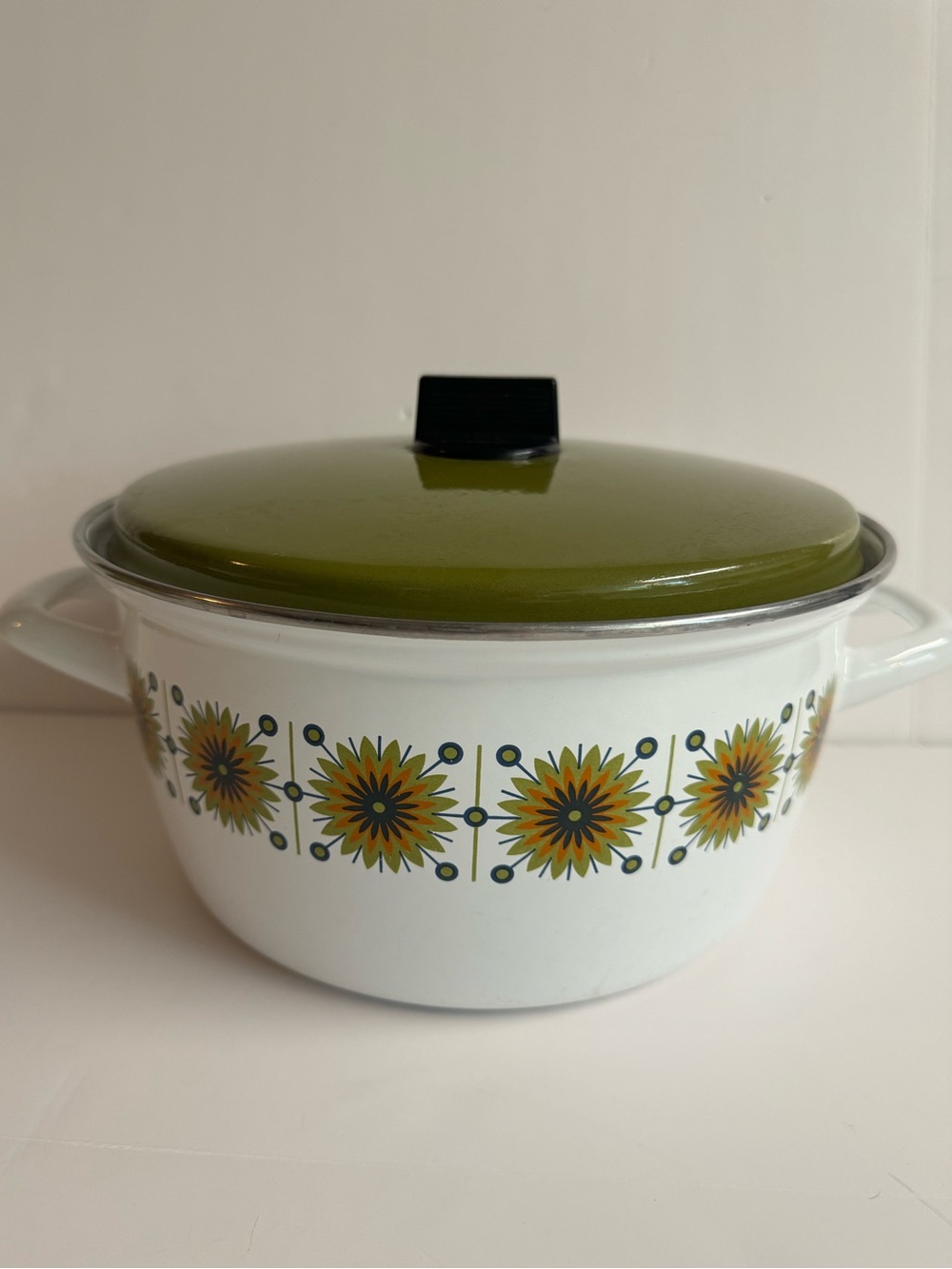 Vintage 60s White Green + Yellow Flower Universal Made in Austria Pot - lid